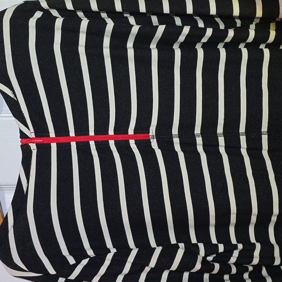 T by Talbots Casual B/W Striped shift dress with exposed red zipper - Picture 5 of 9